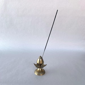 Kleine Vintage Messing Weihrauch Halter Blume Knospe Geätzt Indische Metall 8 cm Hoch Hält Sechs Räucherstäbchen