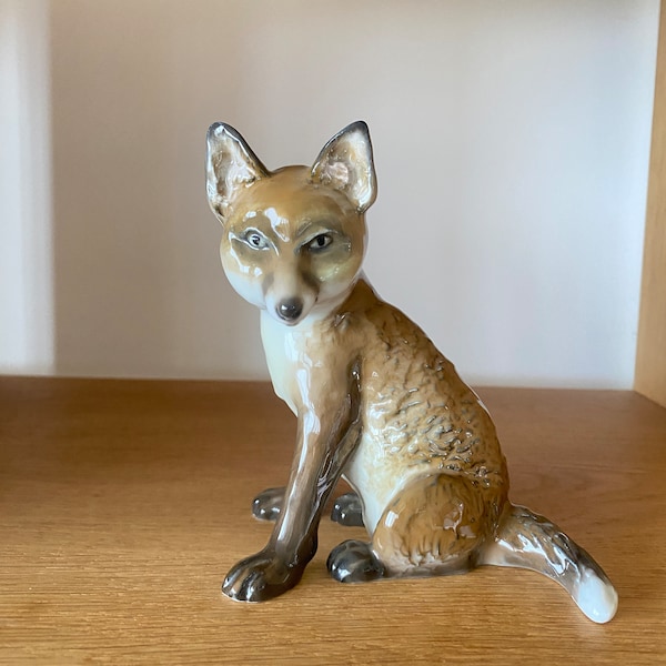 Rosenthal ‘Young Fox Sitting’ Porcelain Figurine 5008 Georg Kuspert, Selb 1955