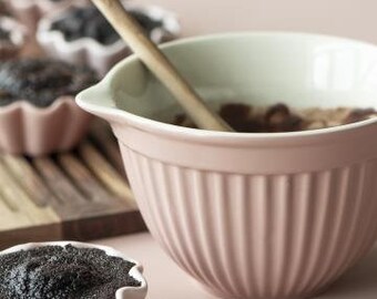 Traumhafte Landhaus Steingut Rührschüssel, Mynte Coral Almond von IbLaursen