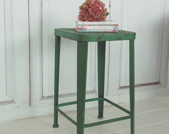 Hocker Jade, grün, aus edlem Metall im Landhaus Shabby Antique Chic