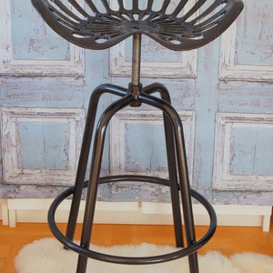 Retro tractor chair in black, height-adjustable bar stool vintage car look, 70 cm
