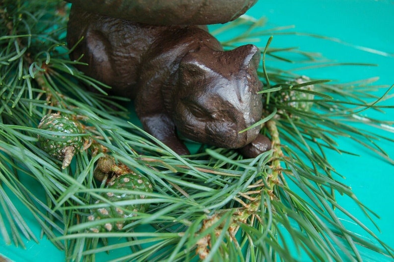 Landhaus Futterschale,Futterstation, Vogeltränke Eichhörnchen Gusseisen image 2