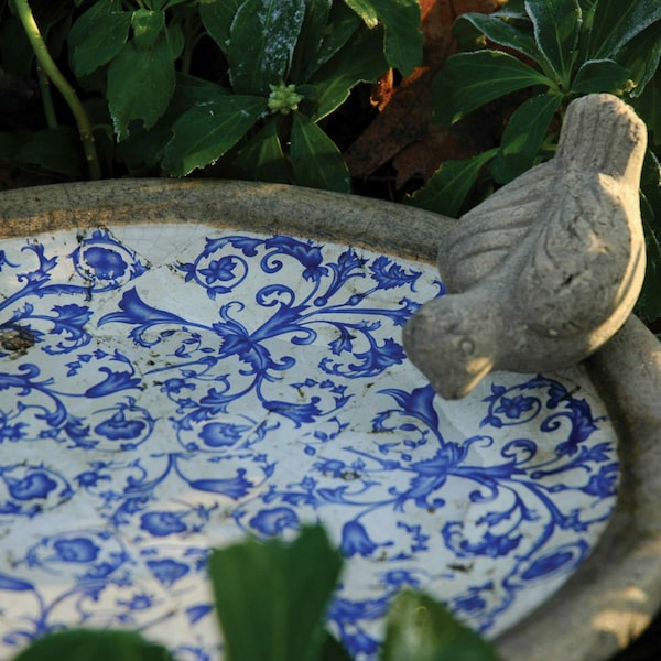 Bezaubernde Vogeltränke SUSE, Keramik im Landhausstil, antikes Muster