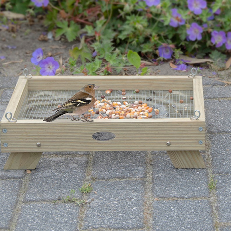 Mangeoire à oiseaux pratique BODO suspendue / debout, lieu dalimentation, bois de pin image 1