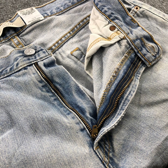 Size 33x32.5 Vintage Light Wash Levis 505 Jeans F… - image 5