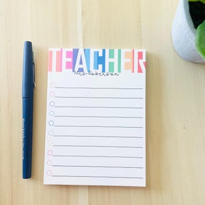 Bunter personalisierter Lehrer Notizblock: Individuelles Geschenk für Lehrer