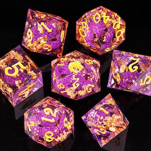 Purple resin dragon liquid core dice set , liquid core d and d dice for gifts ,red dragon resin dice, rpg dice set, dragon d&d dice