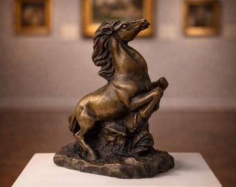 Escultura de caballo encabritado de latón vintage / Figura ecuestre de estilo de mediados de siglo / Decoración con pátina de bronce / Estatua de animal coleccionable