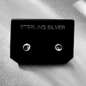 Sterling Silber Yin Yang 5mm Ohrstecker mit oxidierter Borte