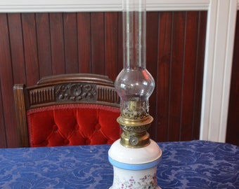 A 19th Century Porcelain French oil Lamp