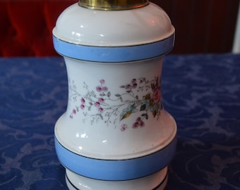 A 19th Century Porcelain French oil Lamp