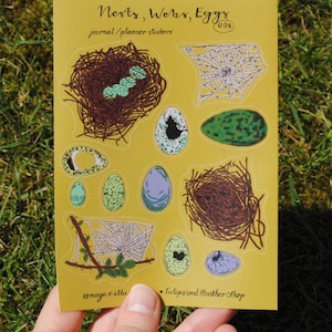Hoja de pegatinas "Nidos, telarañas, huevos" para diarios y agendas.