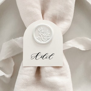 Segnaposto per matrimonio a forma di arco, segnaposto per tavolo con sigillo di cera, biglietti per assegnazione tavoli, biglietti bianchi per posti a sedere sul tavolo nuziale minimale