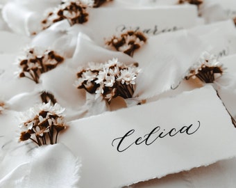 White Floral Wedding Name Place Cards, Table Seating Name Cards, Wedding Table Place Setting, Dried Flower Place Cards, White Star Flowers