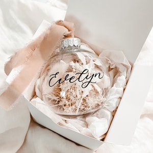 Personalised Christmas Bauble with Luxury Dried Flowers, Boho Newlywed Ornament, Custom Christmas Bauble, Dried Flower Bauble