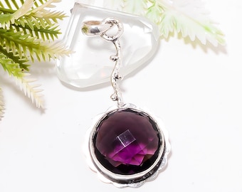 Lila Amethyst-Anhänger aus 925er Sterlingsilber: Handgefertigtes Schmuckstück als Hochzeitsgeschenk für Freunde.