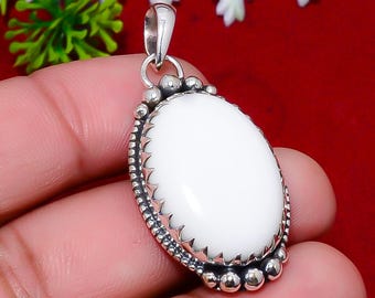 Colgante de plata de ley con coral blanco: joyería con piedras preciosas oxidadas