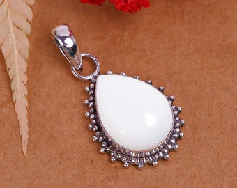 Colgante de coral pera hecho a mano en plata de ley 925 - Joyería para bodas