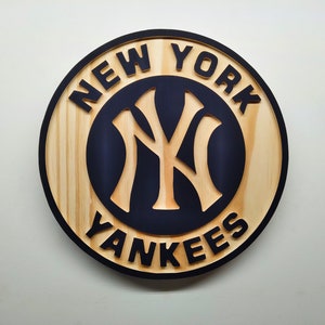 New York Yankees carved and hybrid painted/natural wood wall hanging sign (11" round)