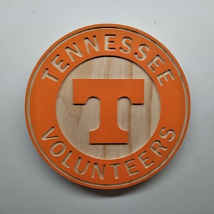 Tennessee Volunteers (Vols) 11&quot; round carved and hybrid painted/natural grain wood wall hanging sign