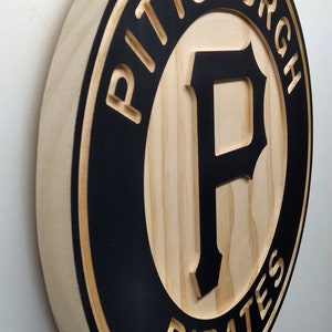 Pittsburgh Pirates carved and hybrid painted/natural wood wall hanging sign (11&quot; round)
