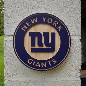 New York Giants 11&quot; round carved and hybrid hand painted/natural grain wood wall hanging sign