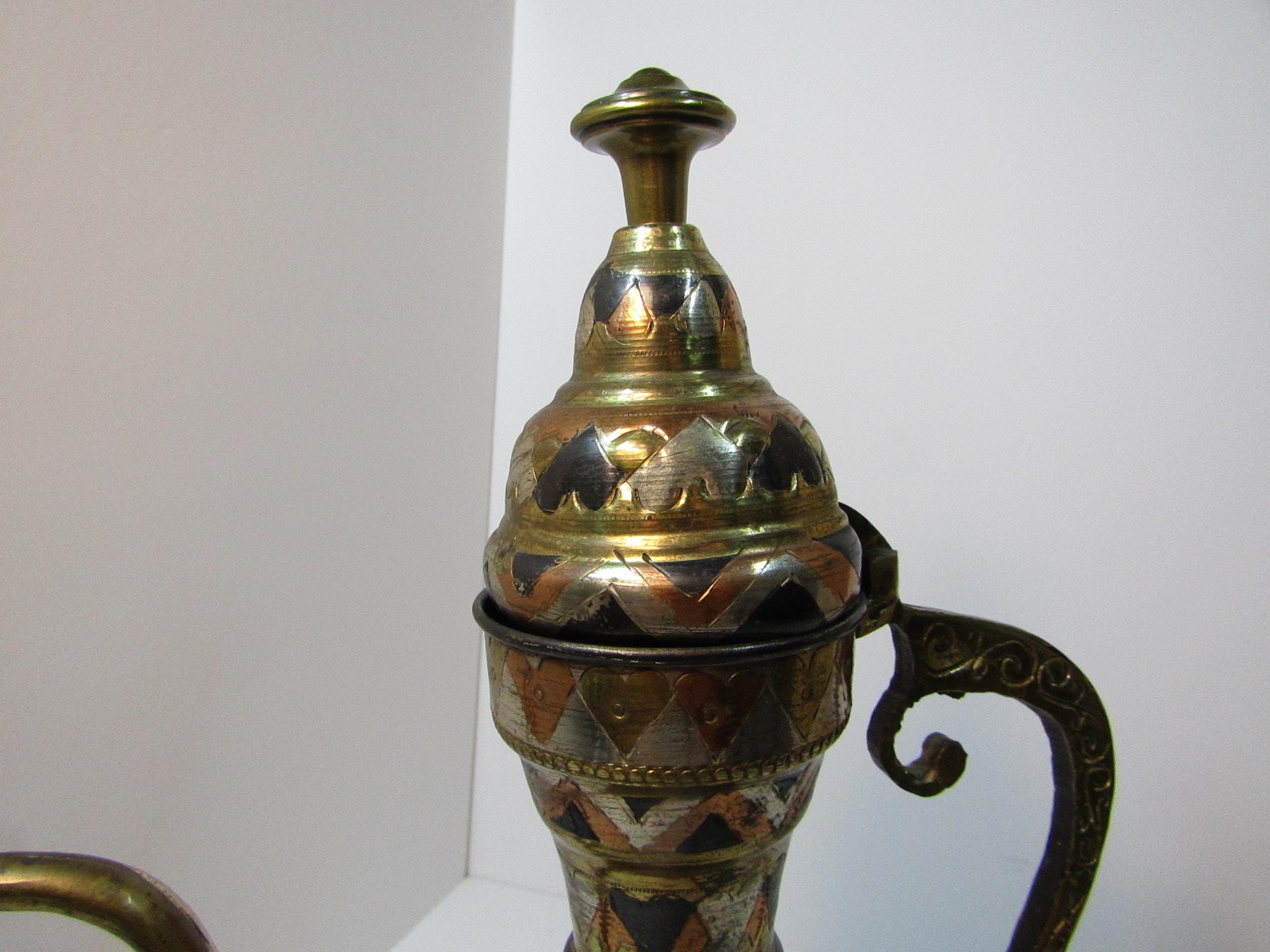 アンティーク彫刻入り銅製ダラーピッチャー：中東風水差し、15インチ