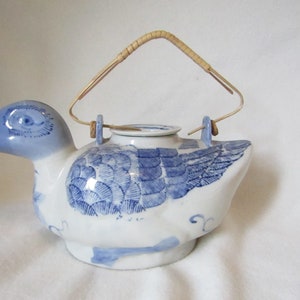 Rare Chinese Teapot - Hand painted Vintage Duck - Unusual piece - Porcelain Bird