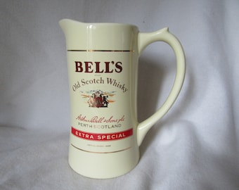 Stor BELLS Whisky - Vattenkanna - Wade Porslin - Skotsk Whisky - Perth Skottland