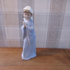 Lladro Praying Girl - NAO Daisa figure - Madonna - Nun - Lady praying - Porcelain