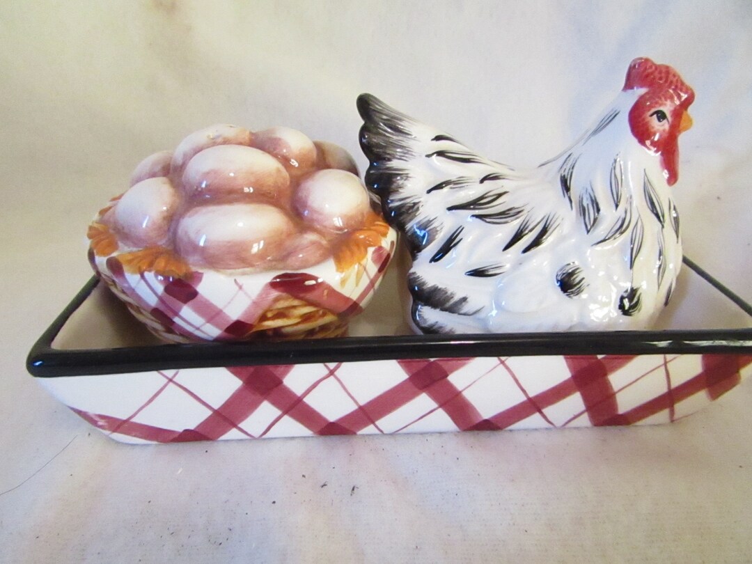 Condiment Set - Unusual Chicken and Egg - Salt and Pepper Pots in Tray ...