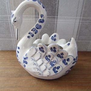 Porcelain Swan - Hand Painted in Portugal - Ceramic - Porcelain Elegant Swan - Ornamental bird