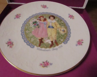 Plate - Royal Doulton - Valentines plate - Vintage - Porcelain - Fine bone China