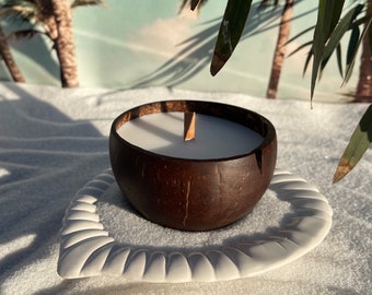 Coconut Shell 100% Natural Coconut Wax Candle with essential Oils with Tropical Leaf holder & White quartz sand