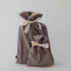 Borsa regalo grigio marrone e naturale