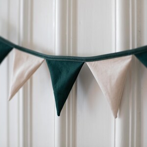 Fabric garland dark green and natural S mit 15 Wimpeln