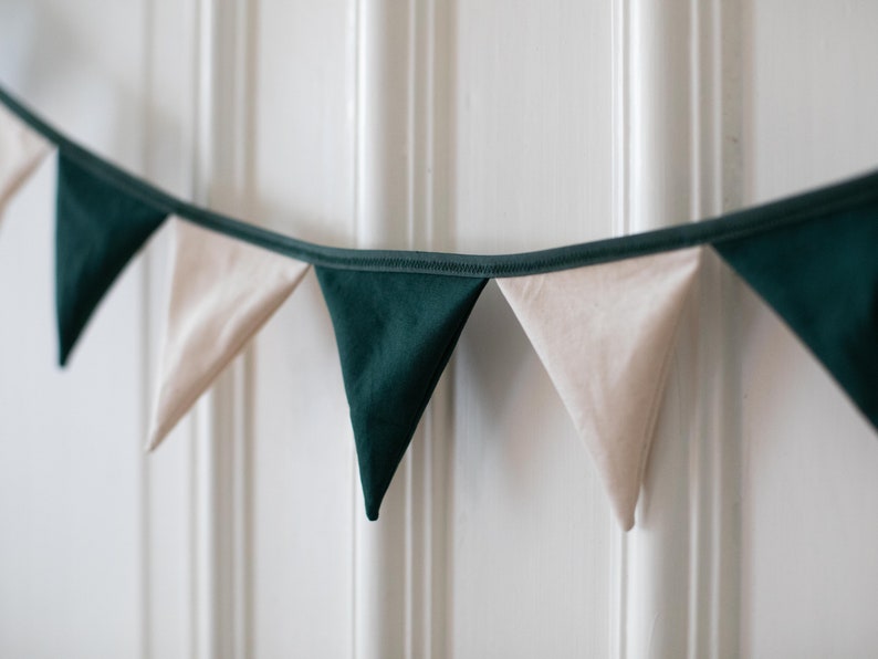 Fabric garland dark green and natural S mit 15 Wimpeln