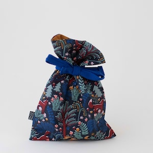 Gift bag foxes in the forest