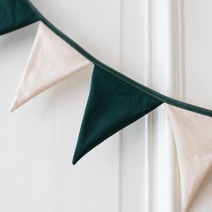 Fabric garland dark green and natural S mit 16 Wimpeln