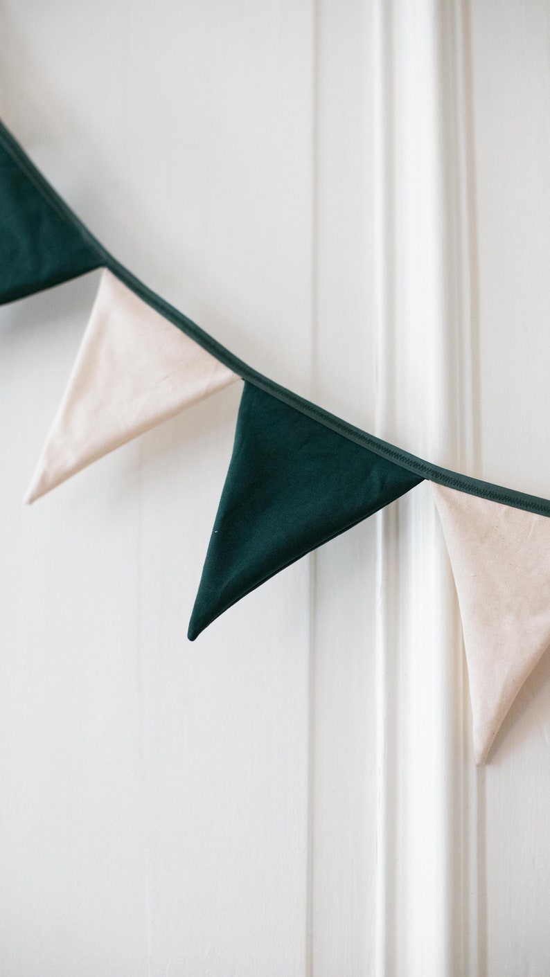 Fabric garland dark green and natural S mit 16 Wimpeln