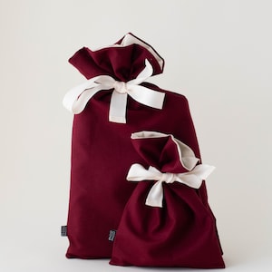 Sachet cadeau rouge foncé fort et naturel