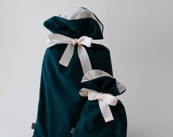 Gift bag emerald green and natural