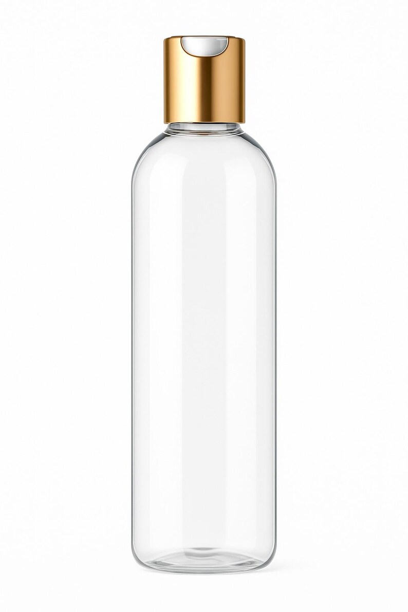K&ouml;nnte beinhalten: Eine transparente, zylindrische Flasche mit einem goldfarbenen Klappdeckel. Die Flasche ist transparent, so dass der Inhalt sichtbar ist. Der Deckel hat eine gl&auml;nzende, metallische Oberfl&auml;che. Geeignet f&uuml;r Fl&uuml;ssigkeiten.