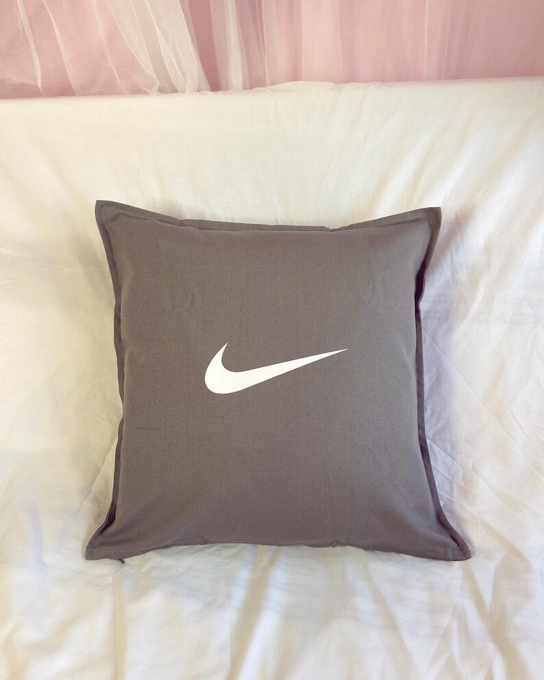 ladies navy nike trainers