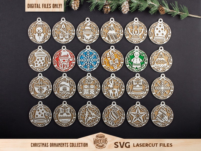 K&ouml;nnte beinhalten: Eine Sammlung von 24 lasergeschnittenen Weihnachtsbaumschmuck-Designs. Die Ornamente zeigen verschiedene Weihnachtsmotive, darunter einen Schneemann, den Weihnachtsmann, einen Lebkuchenmann, einen Weihnachtsbaum, eine Glocke, eine Schneeflocke und ein Rentier. Die Ornamente sind alle wei&szlig; mit einer Holzmaserung und bereit, auf einem Laserschneider geschnitten zu werden.