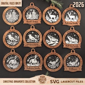 Puede incluir: Colecci&oacute;n de adornos navide&ntilde;os de madera cortados con l&aacute;ser. Cada adorno circular presenta dise&ntilde;os detallados como velas, ciervos, p&aacute;jaros y zorros, con texto personalizado y el a&ntilde;o 2026. Con borde decorativo. 'Christmas Ornaments Collection' visible.