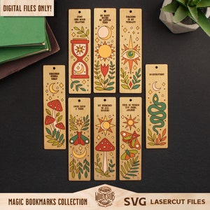 Peut inclure: Un ensemble de dix modèles de signets numériques découpés au laser présentant diverses illustrations et textes. Les motifs comprennent des champignons, une lune, un soleil, un sablier, une mite, un serpent et un œil. Le texte comprend "La lecture est ma thérapie", "Encore un chapitre", "C'est là que vous vous sentez vivant", "Une chose à la fois", "Ma faiblesse, c'est tous les livres", "Pas de repos, mon petit temps", "La lecture va devenir sauvage", "Ver de livre", et "C'est là que vous vous sentez vivant".