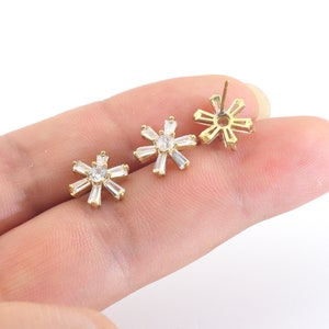 Pendientes de latón con circonitas y copos de nieve: Charms minimalistas (10 x 11,5 mm)