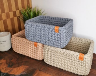 Rectangular crochet basket with wooden base | Crocheted utensil | Storage basket | Decorative basket | Crochet basket | Home decoration | Utensil basket