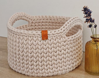 Crochet basket | Round basket with handle | Round basket with wooden base | Bread basket | Toy storage | Farmhouse decor